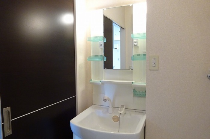 洗面設備　スペースが確保できる洗面所です