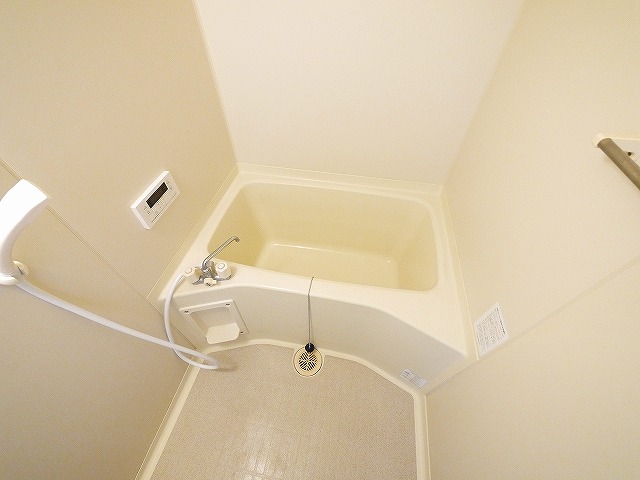 バス・シャワールーム　コンパクトで使いやすいお風呂です