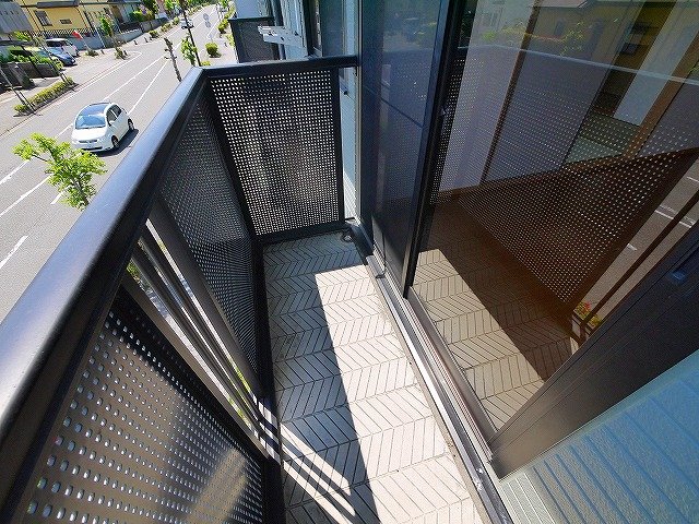 バルコニー　外からの目が気にならないバルコニーで洗濯物が干せます