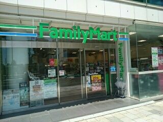 コンビニ　ファミリーマート 北青山３丁目（コンビニ）まで250m