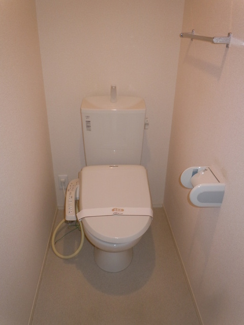 トイレ　２０５　温水洗浄暖房便座トイレ