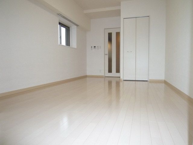 居室・リビング　☆角部屋２面採光☆