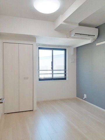 その他部屋・スペース　開放的な寝室です