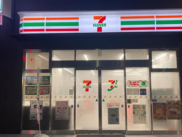 コンビニ　セブンイレブン 横浜港南中央駅前店（コンビニ）まで65m