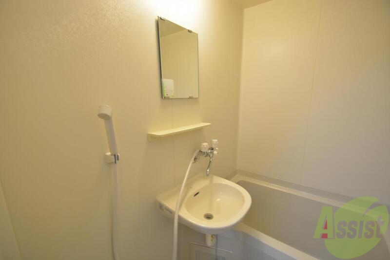 洗面設備　ちょこんとした洗面台で癒されますね