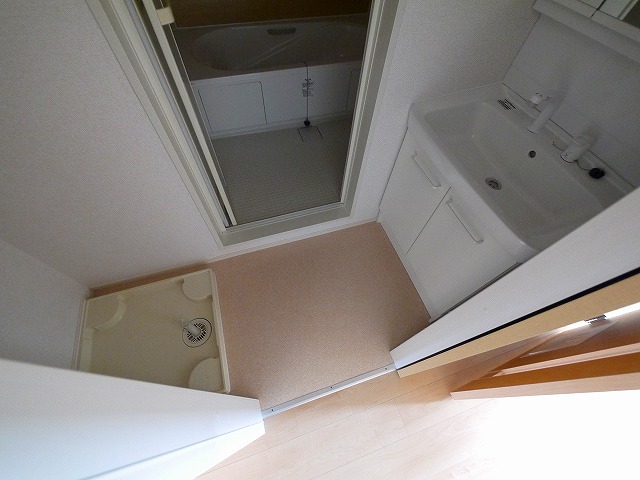 洗面設備　コンパクトで使いやすい洗面所