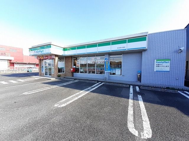 コンビニ　ファミリーマート　佐伯新女島店（コンビニ）まで140m
