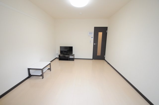 居室・リビング　同タイプ部屋の写真となり設備等は現況と異なる場合があります。