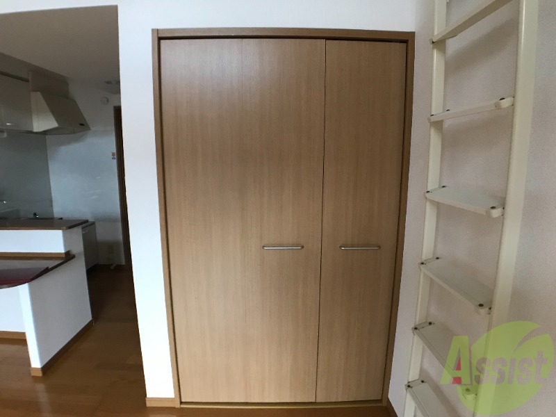 収納　洋室にあるクローゼットです。両開きになっています。