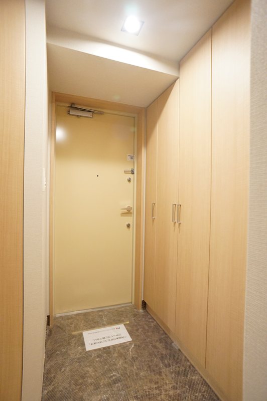 玄関　同間取り別部屋の写真です