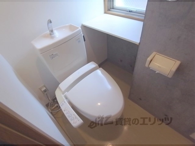 トイレ　洗浄機能付きです