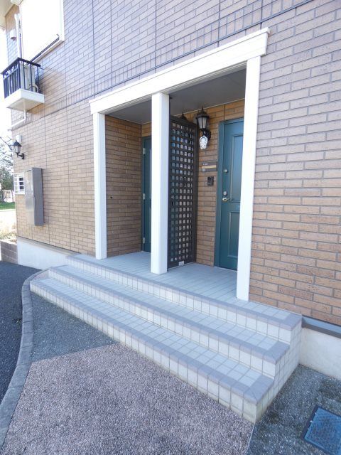 エントランス　2世帯のアパートです
