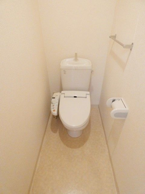 トイレ　嬉しいウォシュレット付です