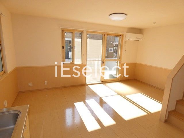 居室・リビング　日当たりのいい広々したリビングです