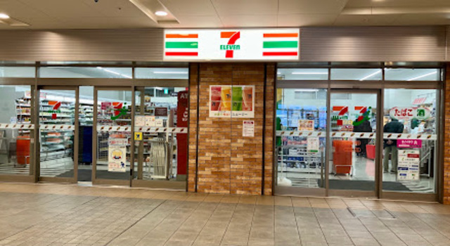 コンビニ　セブンイレブン京王高幡不動駅店（コンビニ）まで663m