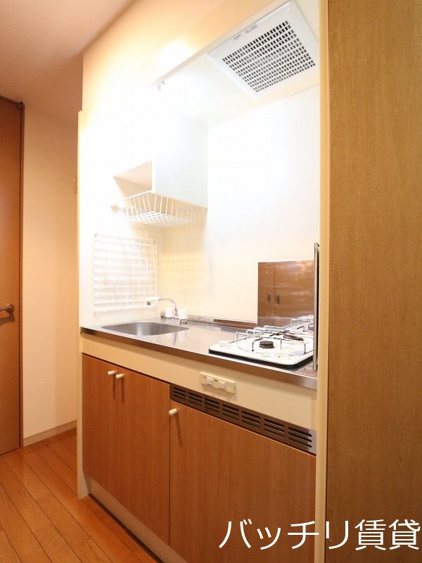 キッチン　別号室タイプの為、現状を優先します