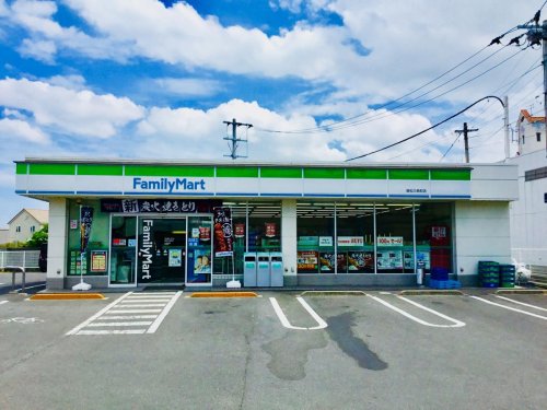 コンビニ　ファミリーマート 高松三条町店（コンビニ）まで418m