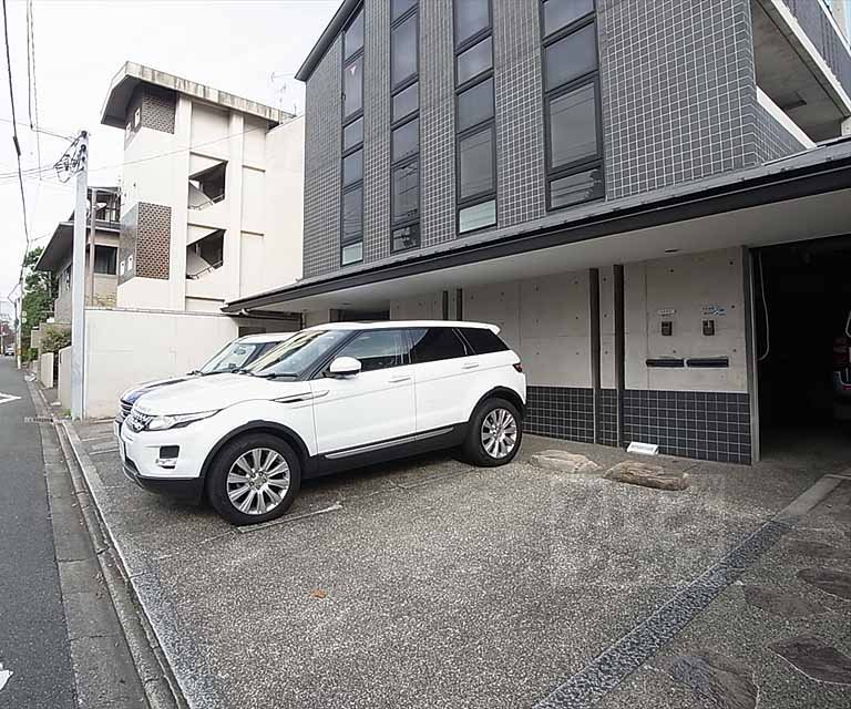 駐車場　駐車スペース