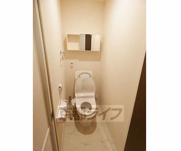 トイレ　ウォシュレット完備。