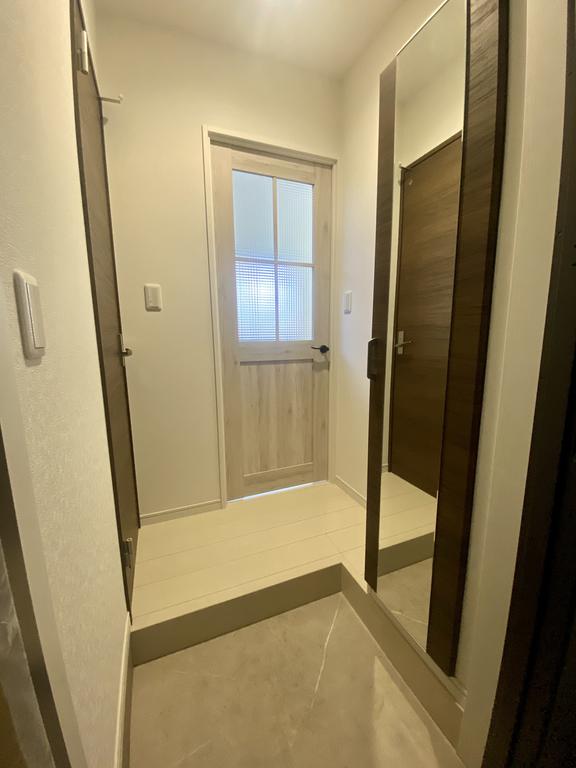 玄関　同タイプのお部屋の写真です。