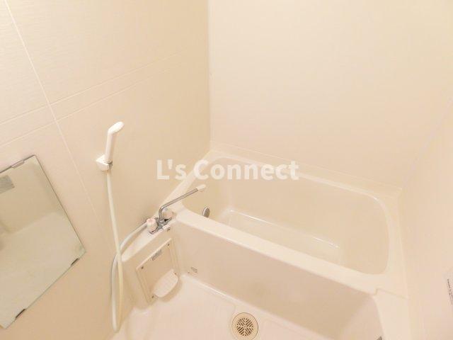 バス・シャワールーム　追焚き機能付きのお風呂。