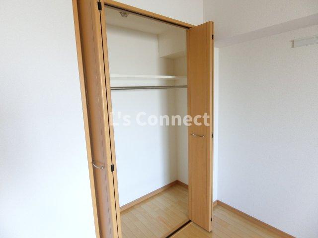 その他設備　各洋室にクローゼット付き。