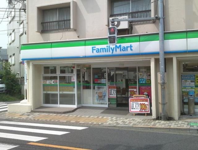 コンビニ　ファミリーマート下連雀店（コンビニ）まで740m