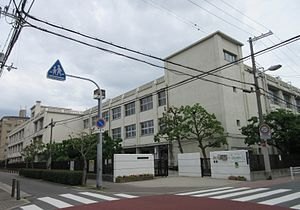 小学校　大阪市立新森小路小学校（小学校）まで422m