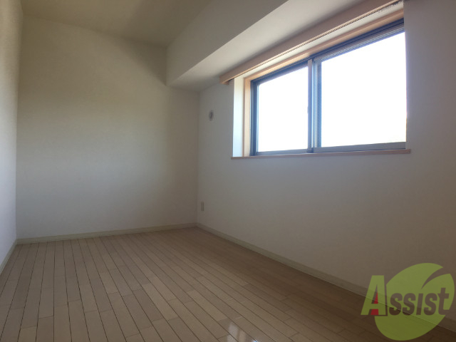 その他部屋・スペース　寝室には収納もあり、ゆったりちょうど良いスペースになってます