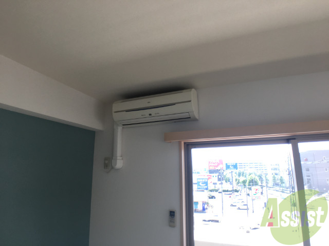 その他設備　リビングにエアコン設置してございます、暑い日も寒い日も快適に