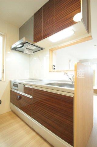 キッチン　コンパクトなキッチンで掃除もラクラク