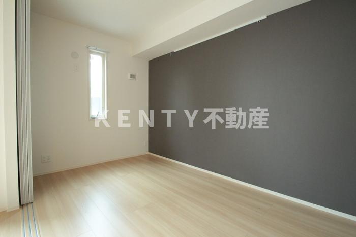 その他部屋・スペース　開放的な寝室です