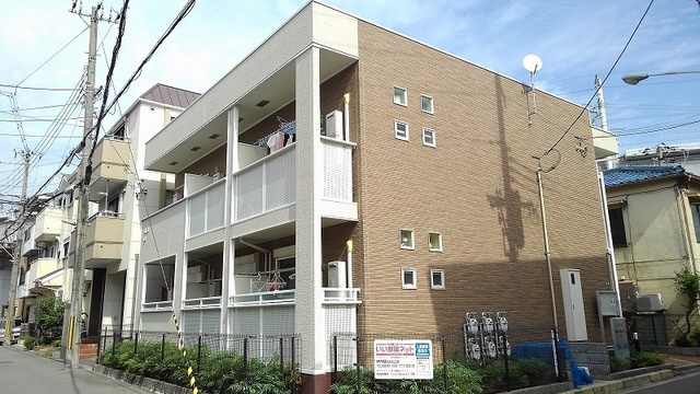 建物外観　防犯カメラ付きでセキュリティ面も安心です。