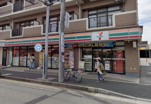 コンビニ　セブンイレブン 船橋塚田駅前店（コンビニ）まで752m