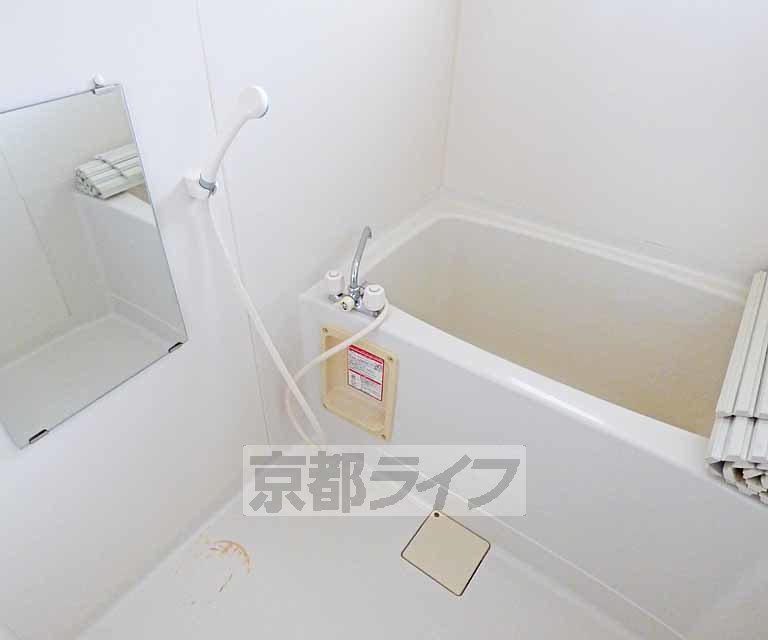 バス・シャワールーム　広々とした浴室です。