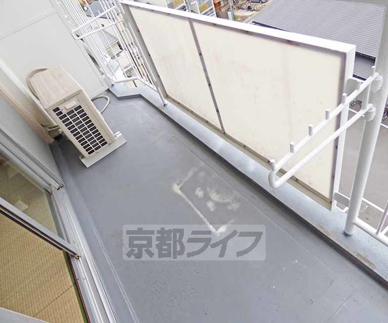 バルコニー　広々としたバルコニーです。