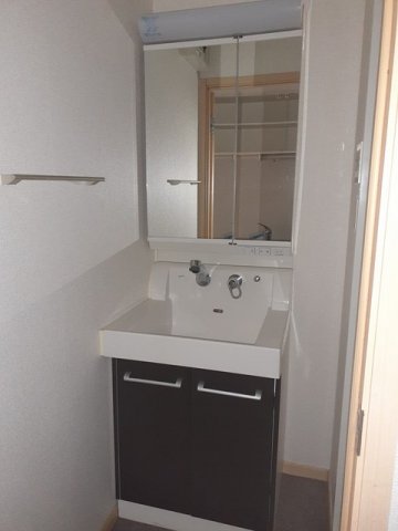 洗面設備　コンパクトで使いやすい洗面所