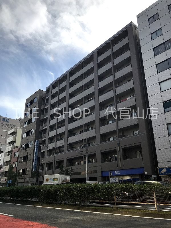 建物外観　明治通り沿いの立地です