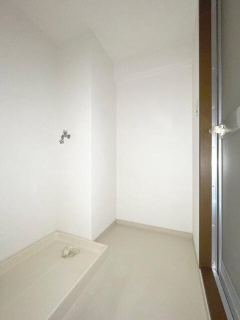 洗面設備　ゆったりとスペースのある洗面所