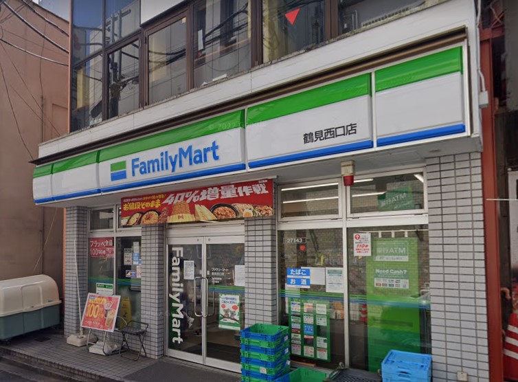 コンビニ　ファミリーマート（コンビニ）まで743m