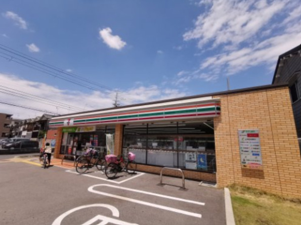 コンビニ　セブンイレブン 松原高見の里2丁目店（コンビニ）まで565m