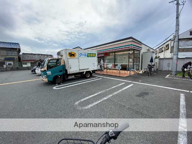 コンビニ　セブンイレブン（コンビニ）まで623m