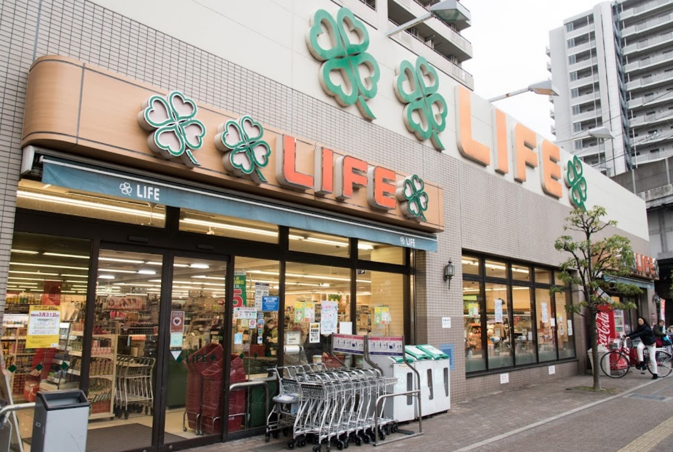 スーパー　ライフ北赤羽店（スーパー）まで379m