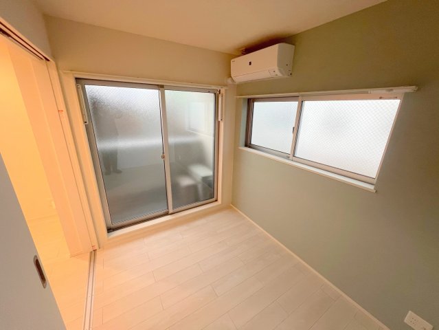 その他部屋・スペース　ゆとりのあるベッドルームで快適な睡眠をとってくださいね。