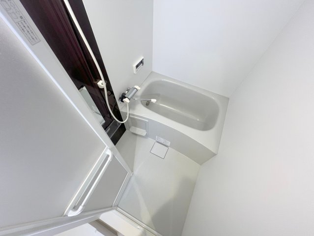 バス・シャワールーム　広めのお風呂は一日の疲れを癒してくれます。