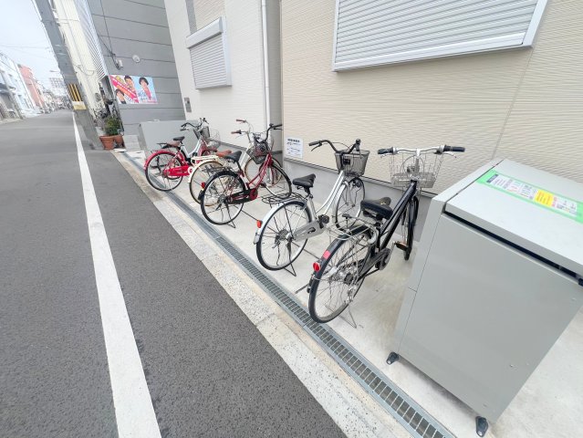 駐車場　敷地内には入居者専用の駐輪スペースもあります。