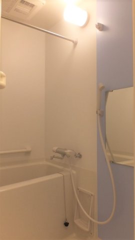 バス・シャワールーム　オシャレなカラーパネル。色違い有。