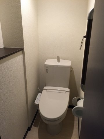 トイレ　温水洗浄便座