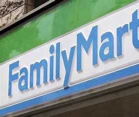 コンビニ　ファミリーマート新田東店（コンビニ）まで757m