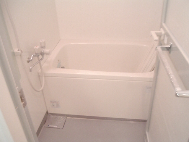 バス・シャワールーム　浴室乾燥機付きのバスルーム